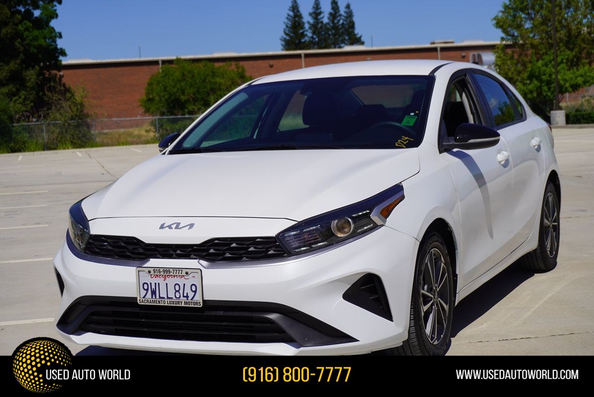 2022 Kia Forte LXS AT's photo