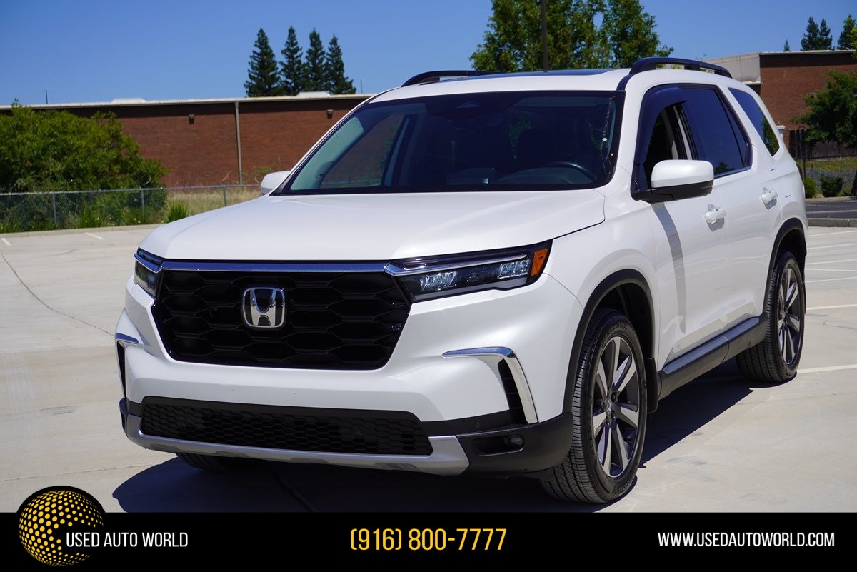 2025 Honda Pilot Touring AWD's photo