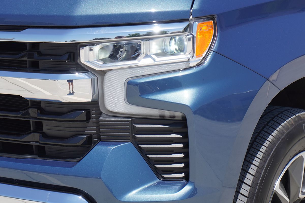 2024 Chevrolet Silverado 1500 LT - Photo 2