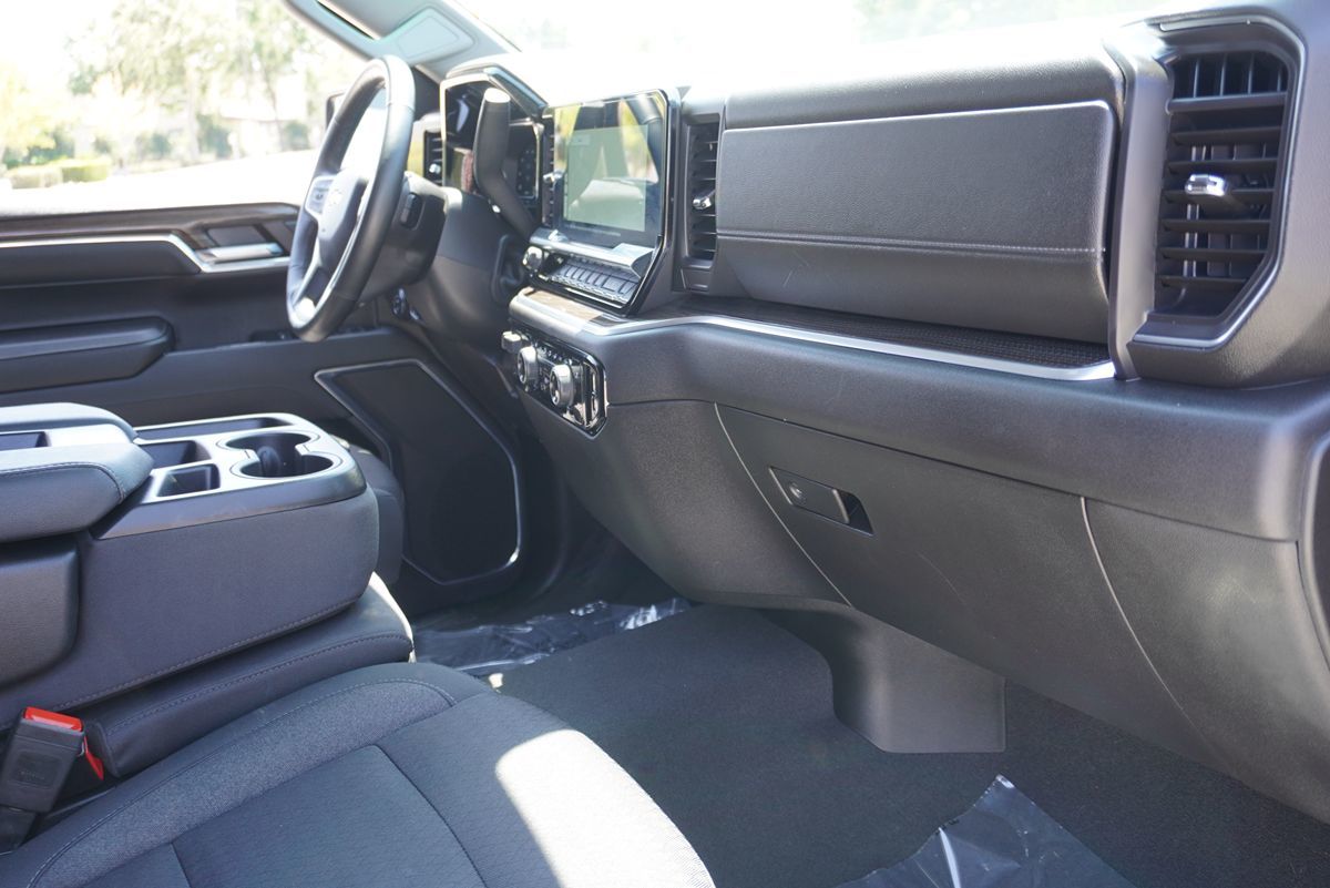 2024 Chevrolet Silverado 1500 LT - Photo 14