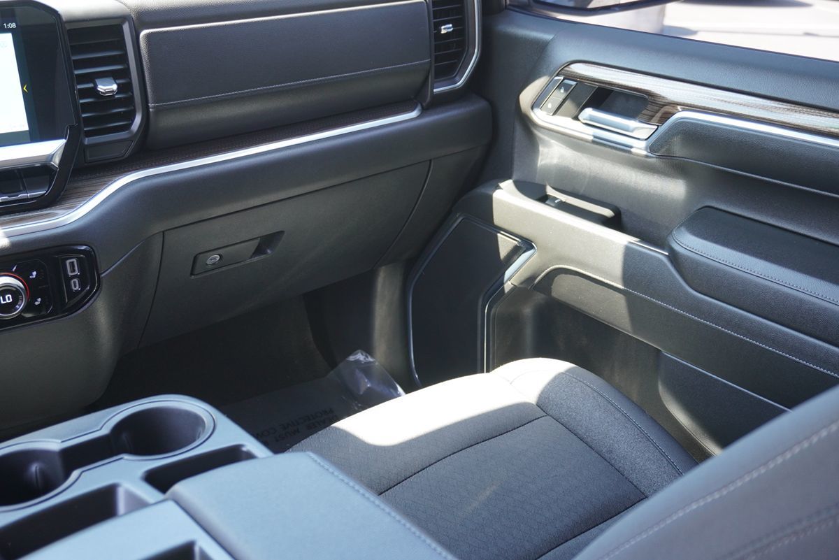 2024 Chevrolet Silverado 1500 LT - Photo 22