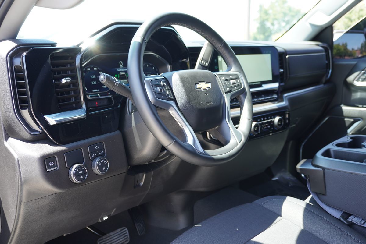 2024 Chevrolet Silverado 1500 LT - Photo 25