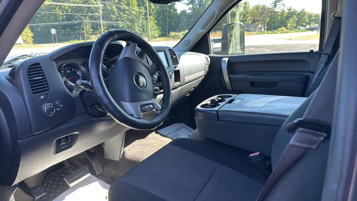 2013 Chevrolet Silverado 2500HD LT - Photo 2