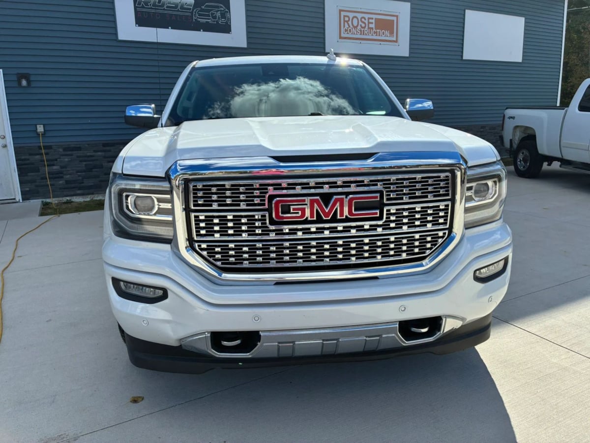 GMC Sierra photo 2
