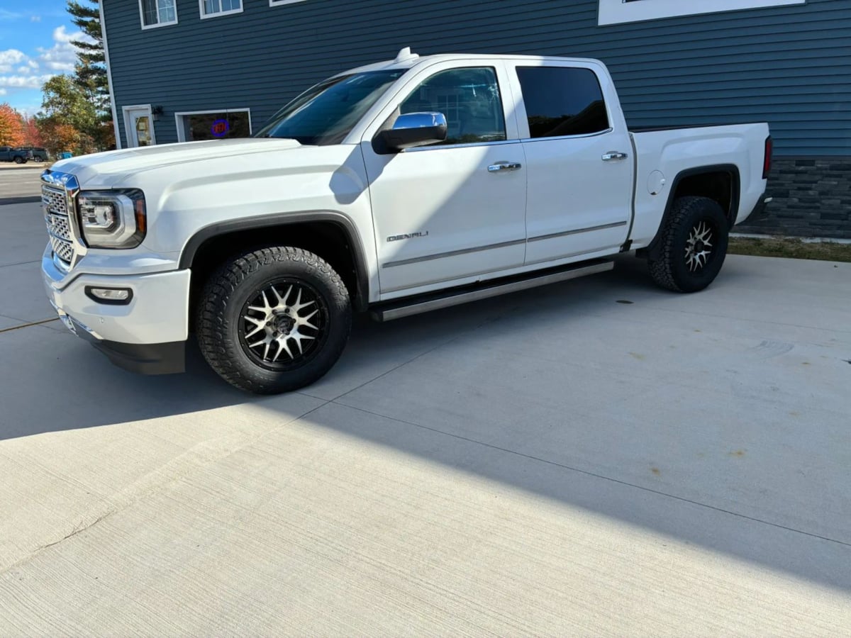 GMC Sierra photo 3