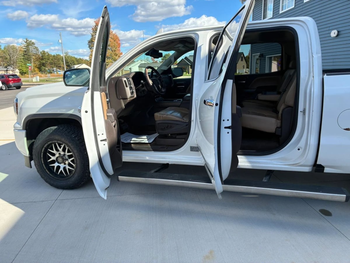GMC Sierra photo 9