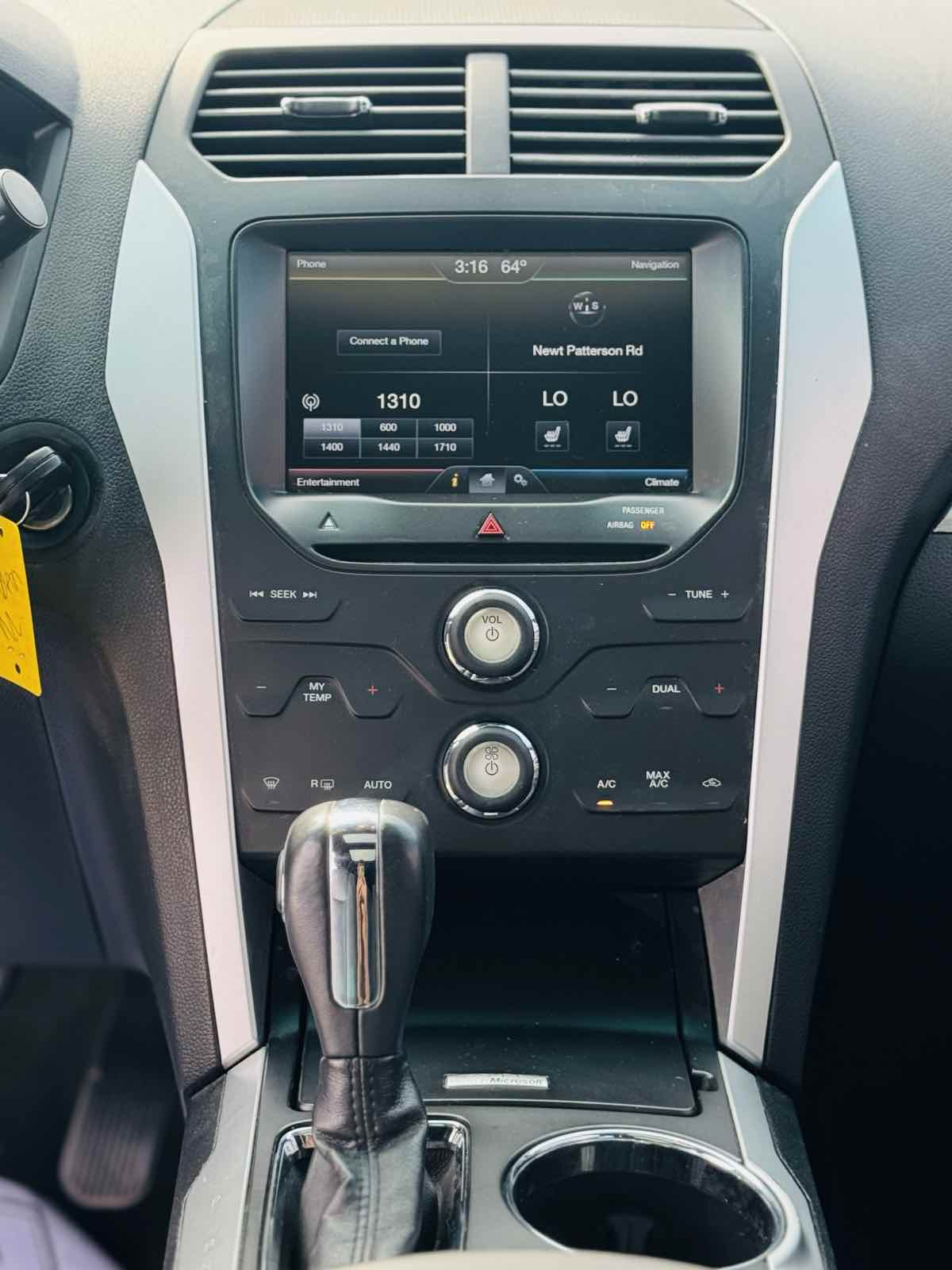 2015 Ford Explorer XLT - Photo 17