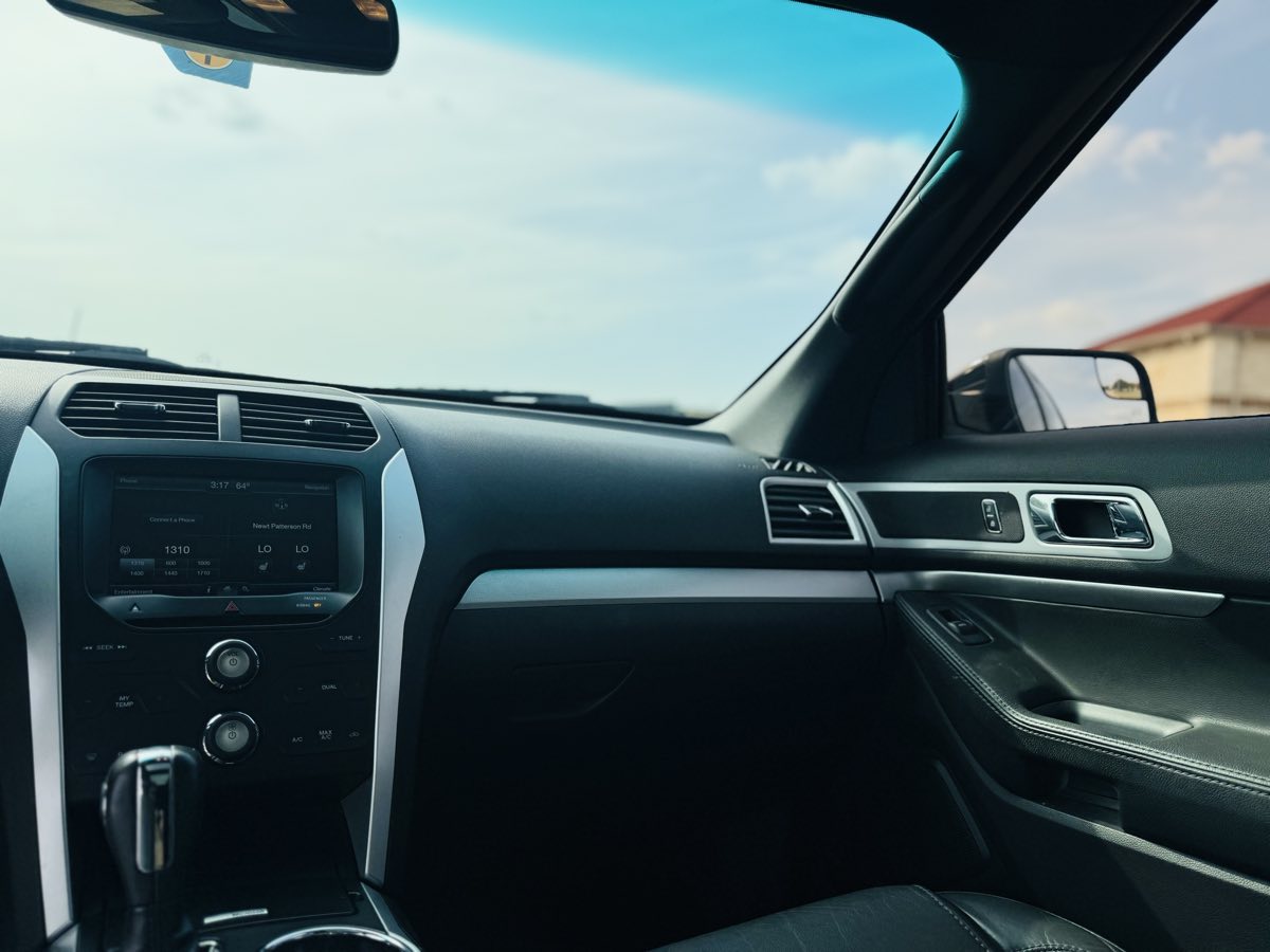 2015 Ford Explorer XLT - Photo 18