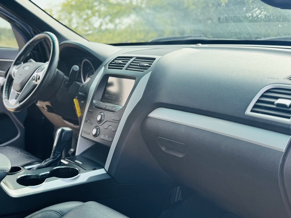 2015 Ford Explorer XLT - Photo 21