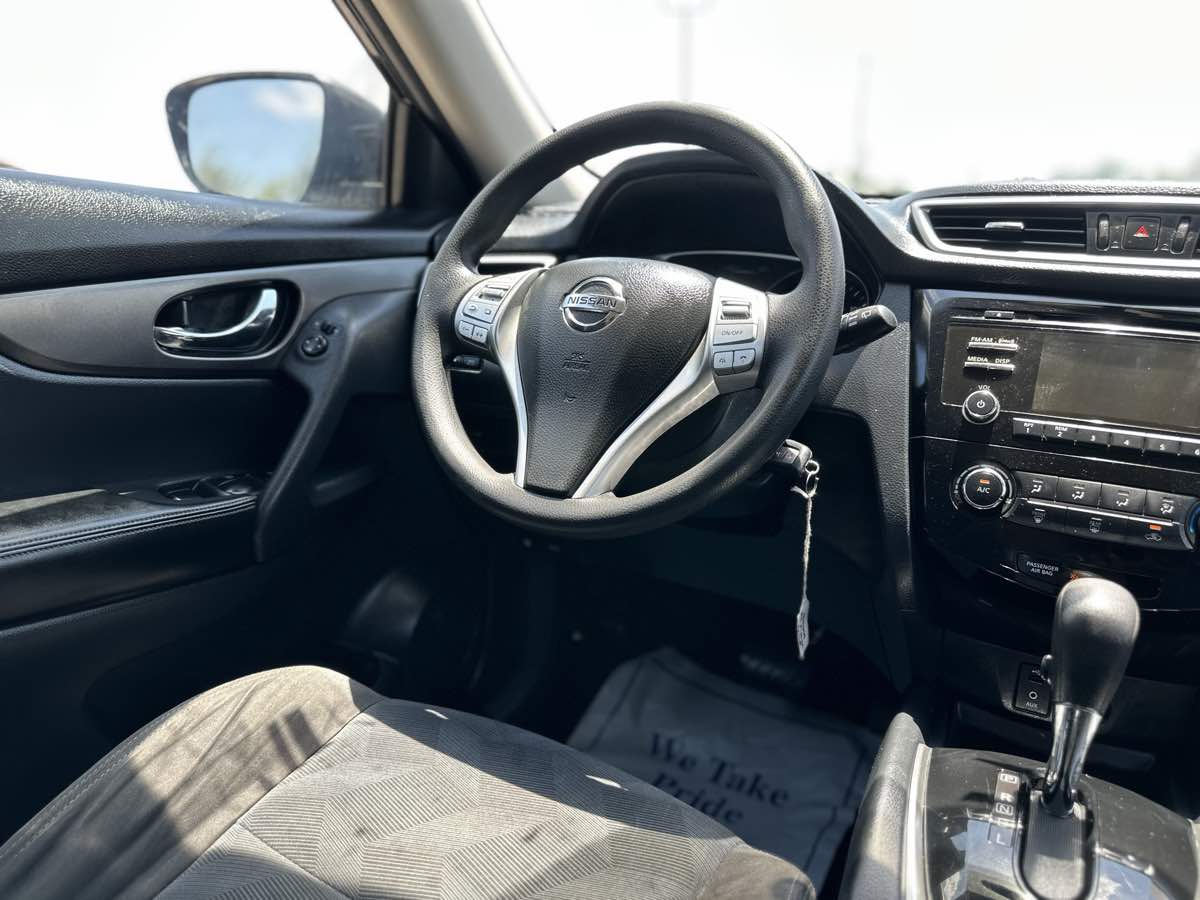 2015 Nissan Rogue S - Photo 16