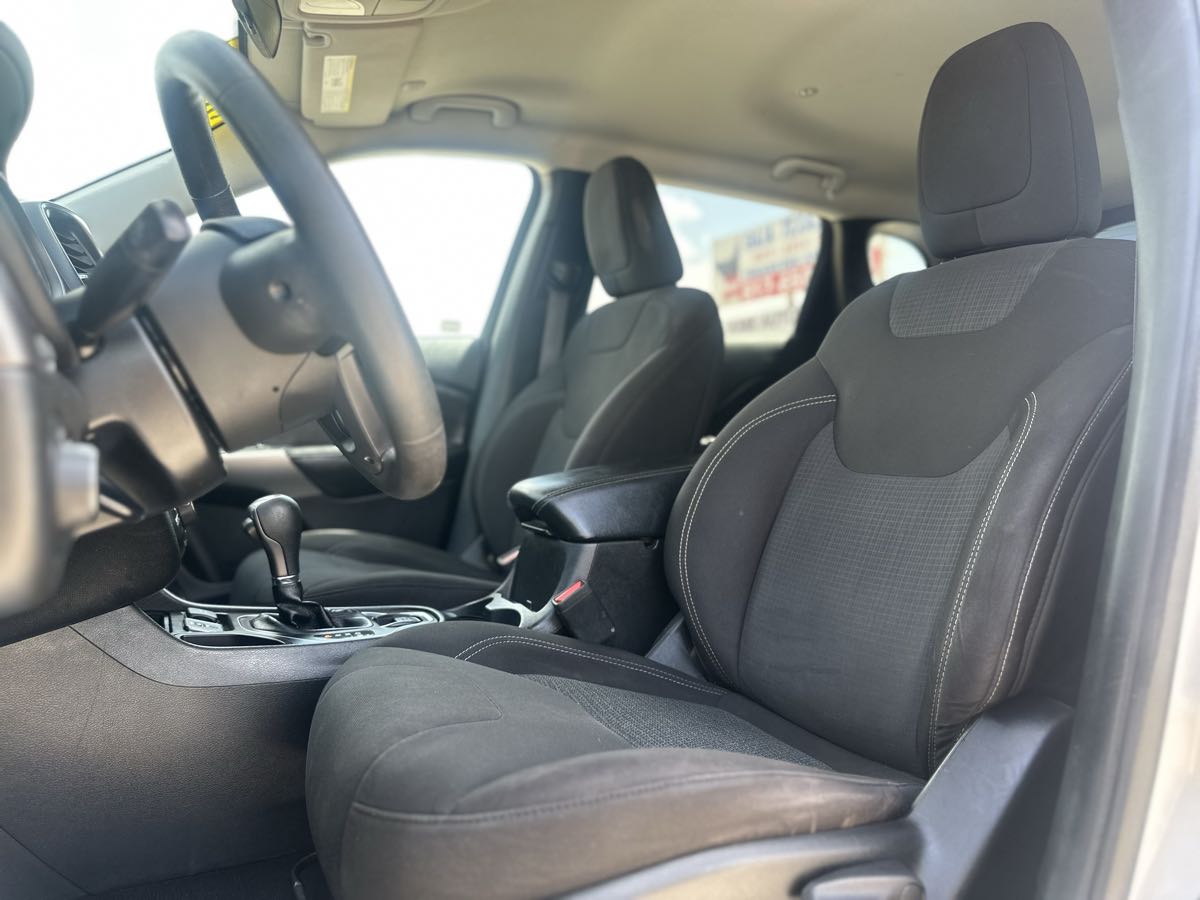 2020 Jeep Cherokee Latitude - Photo 12