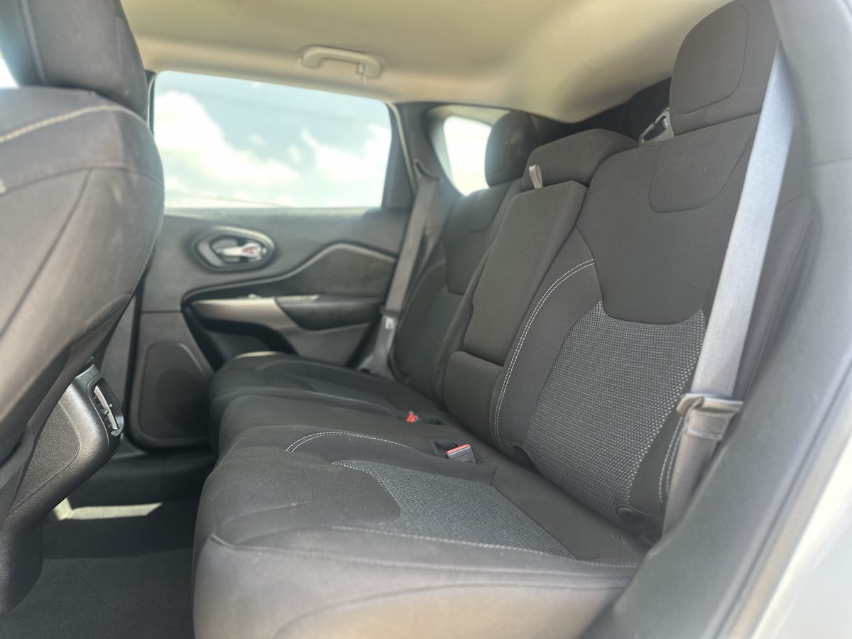 2020 Jeep Cherokee Latitude - Photo 14
