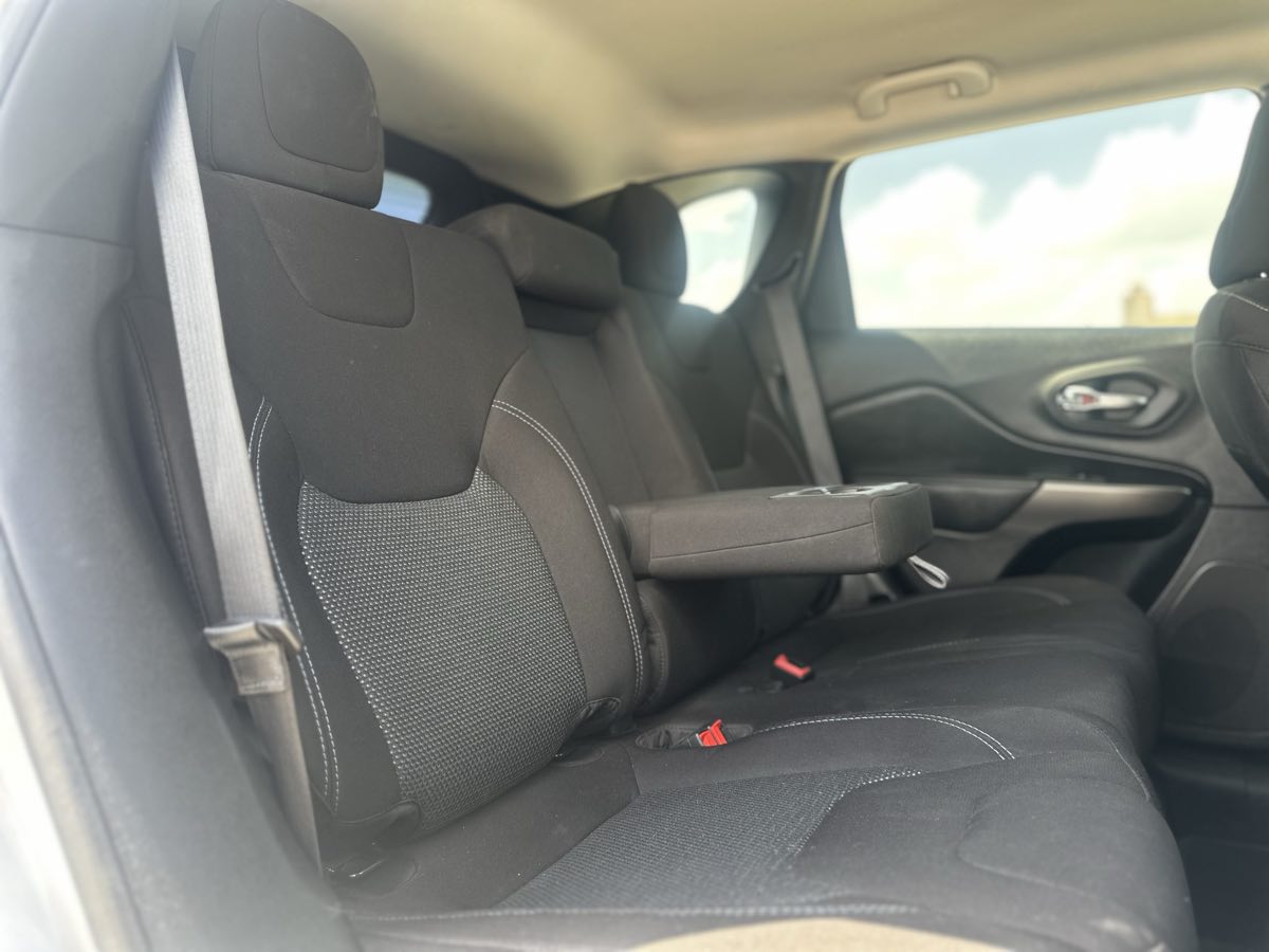 2020 Jeep Cherokee Latitude - Photo 16