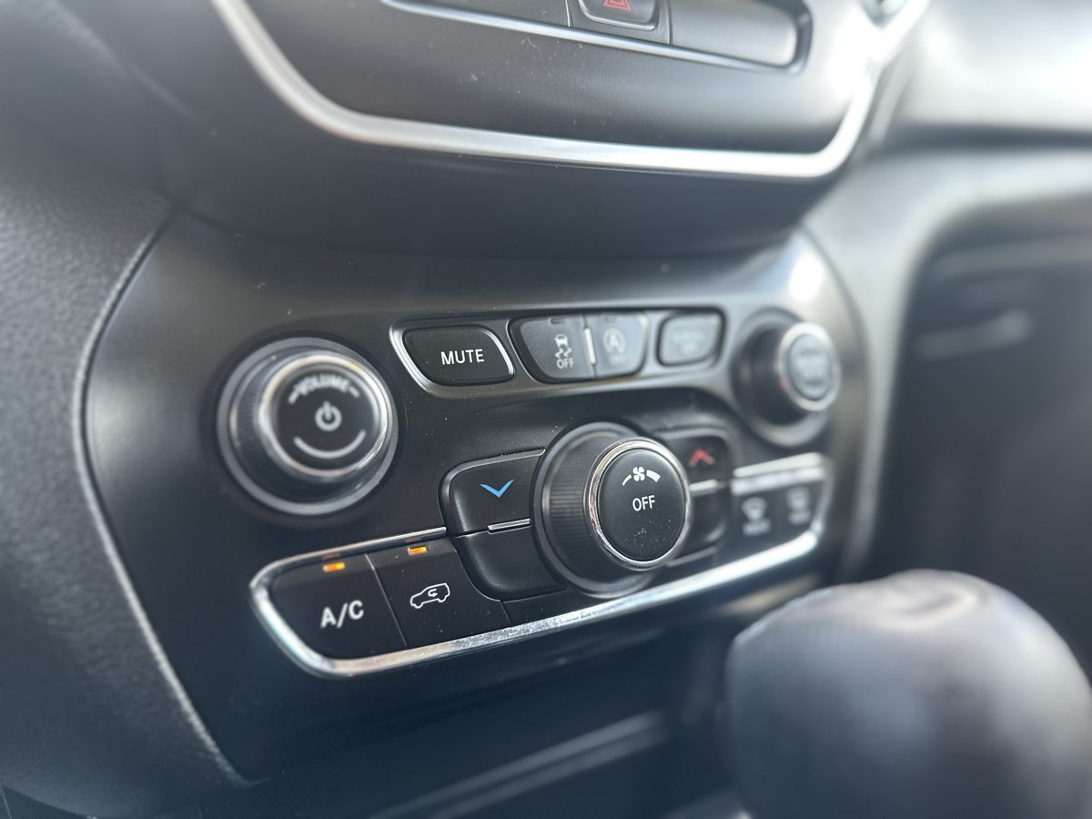 2020 Jeep Cherokee Latitude - Photo 26