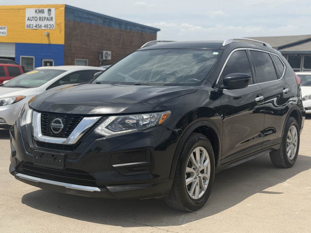 2018 Nissan Rogue SV - Photo 2