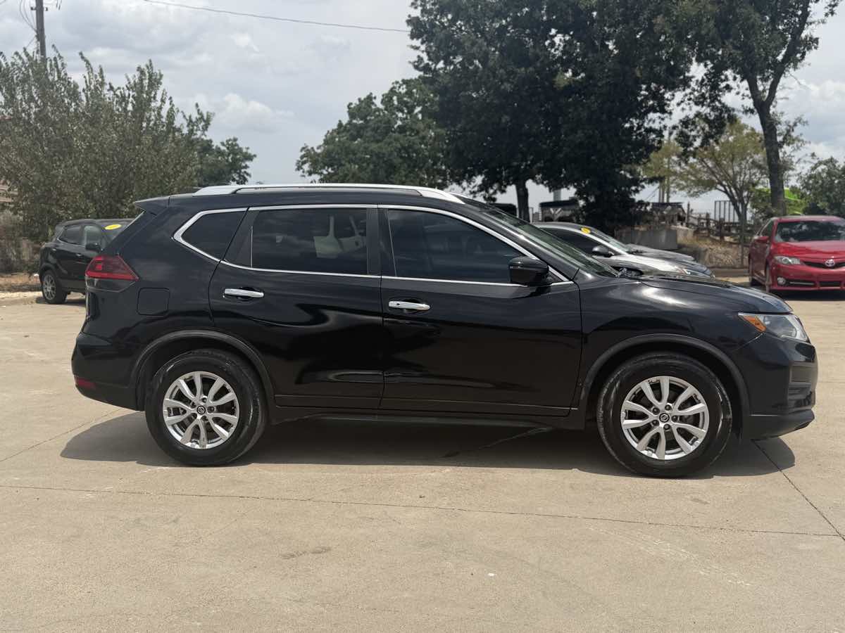2018 Nissan Rogue SV - Photo 5