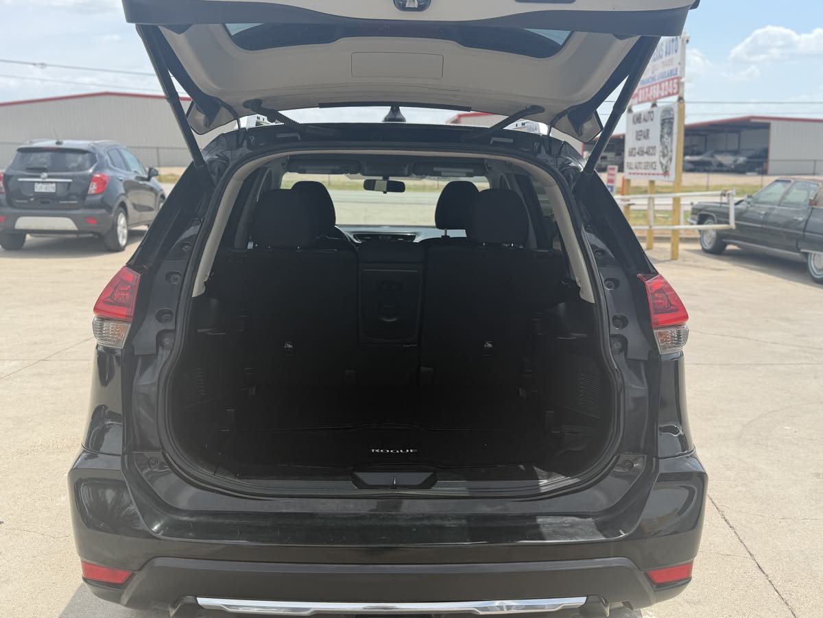 2018 Nissan Rogue SV - Photo 9