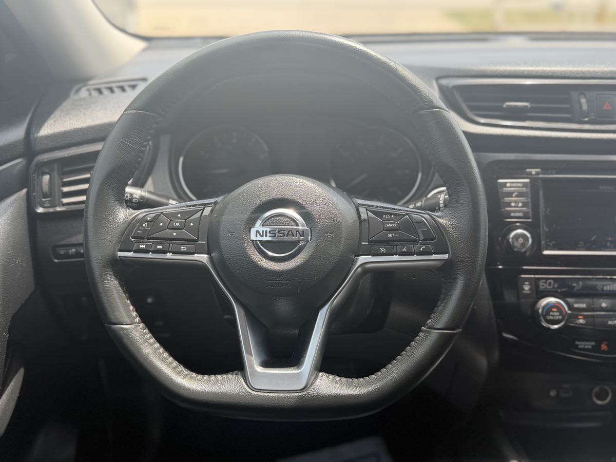 2018 Nissan Rogue SV - Photo 11