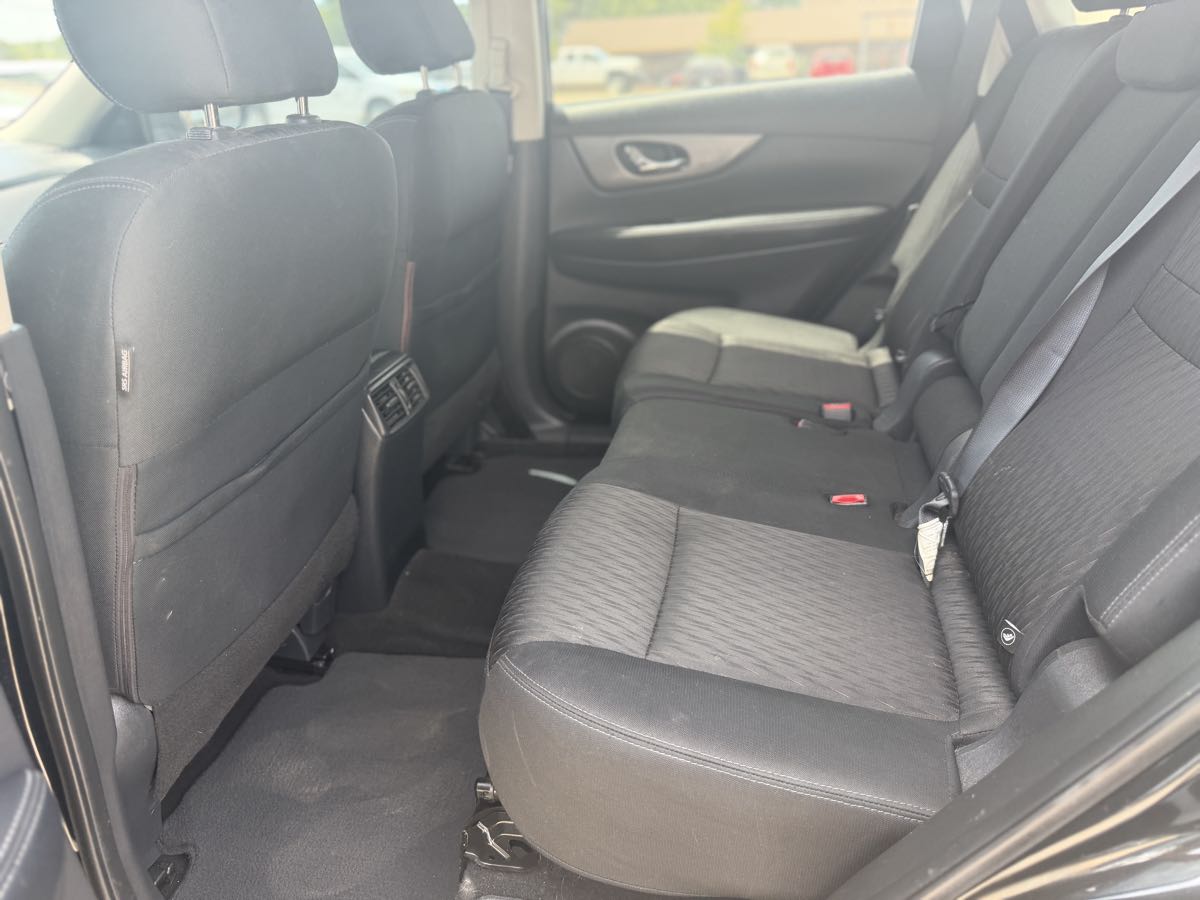 2018 Nissan Rogue SV - Photo 15