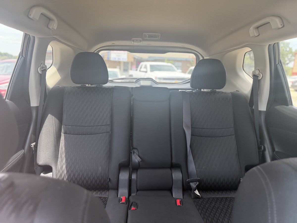 2018 Nissan Rogue SV - Photo 17