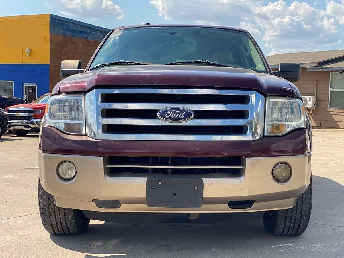 Photo 2 of this Ford Expedition EL