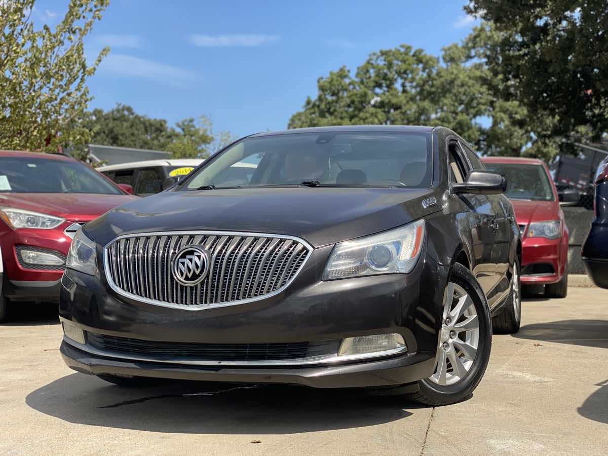 Photo 11 of this Buick LaCrosse