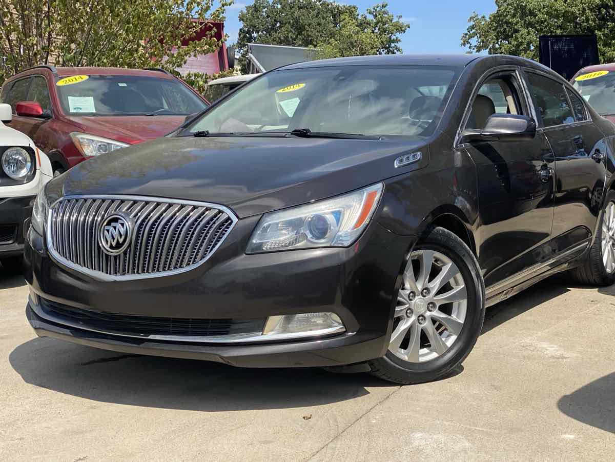 Photo 3 of this Buick LaCrosse