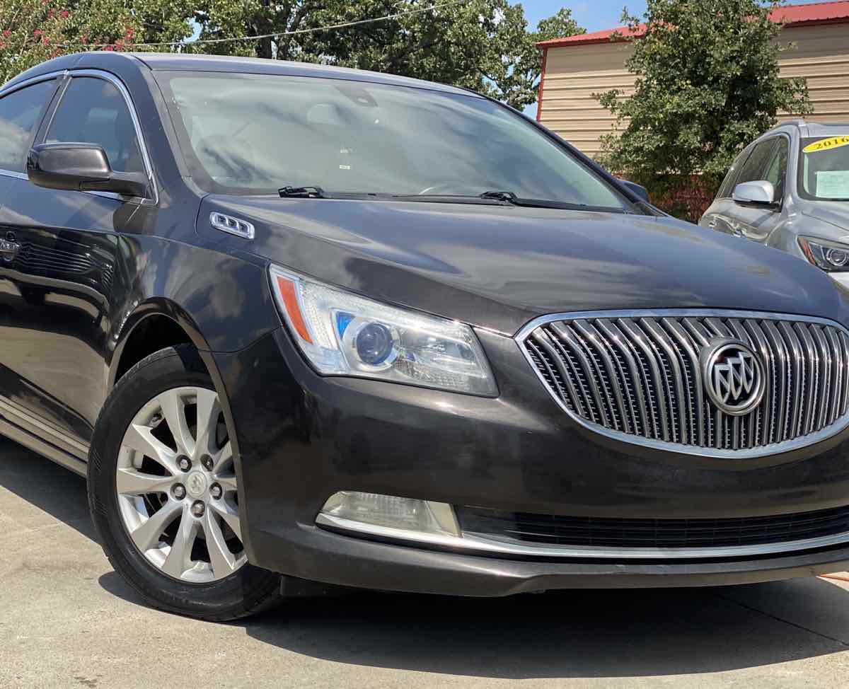 Photo 4 of this Buick LaCrosse