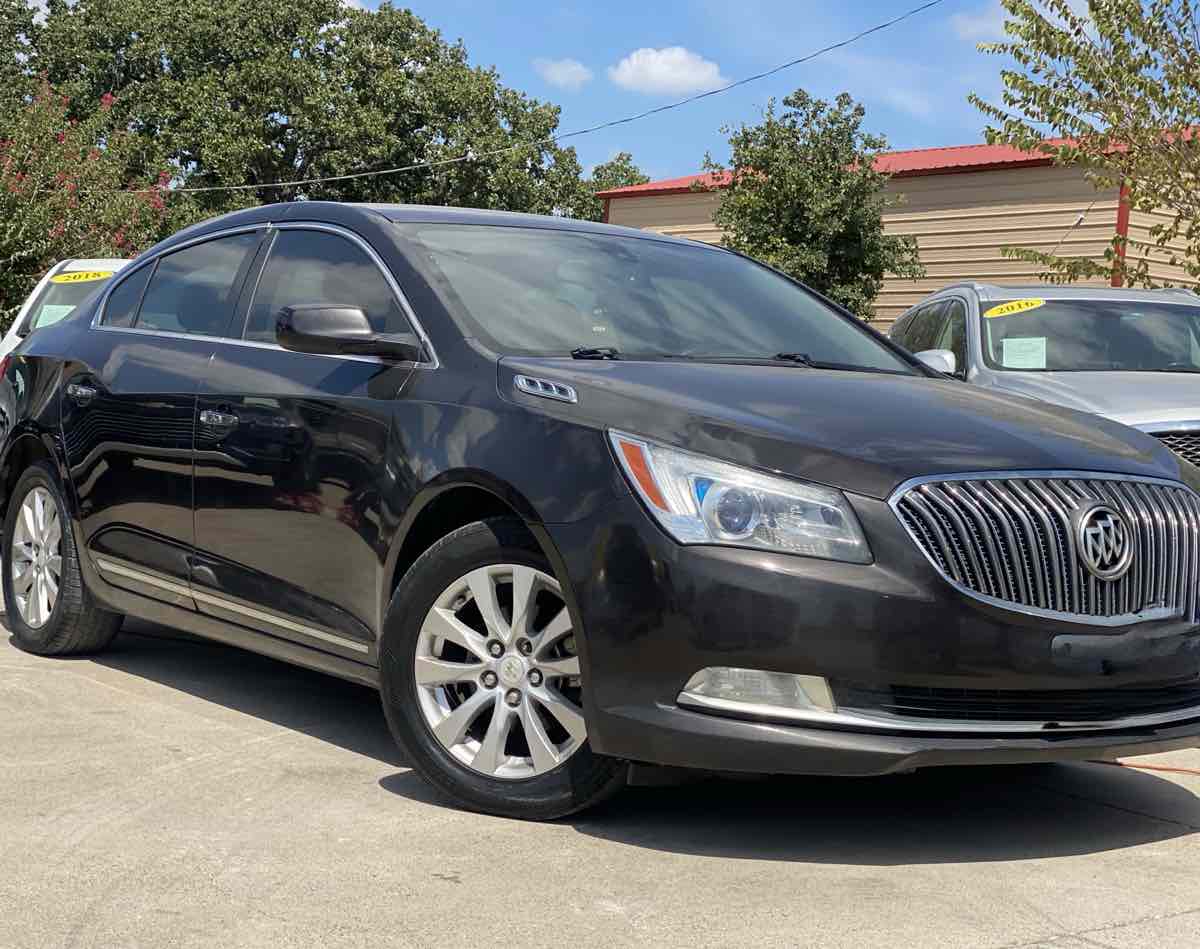 Photo 5 of this Buick LaCrosse