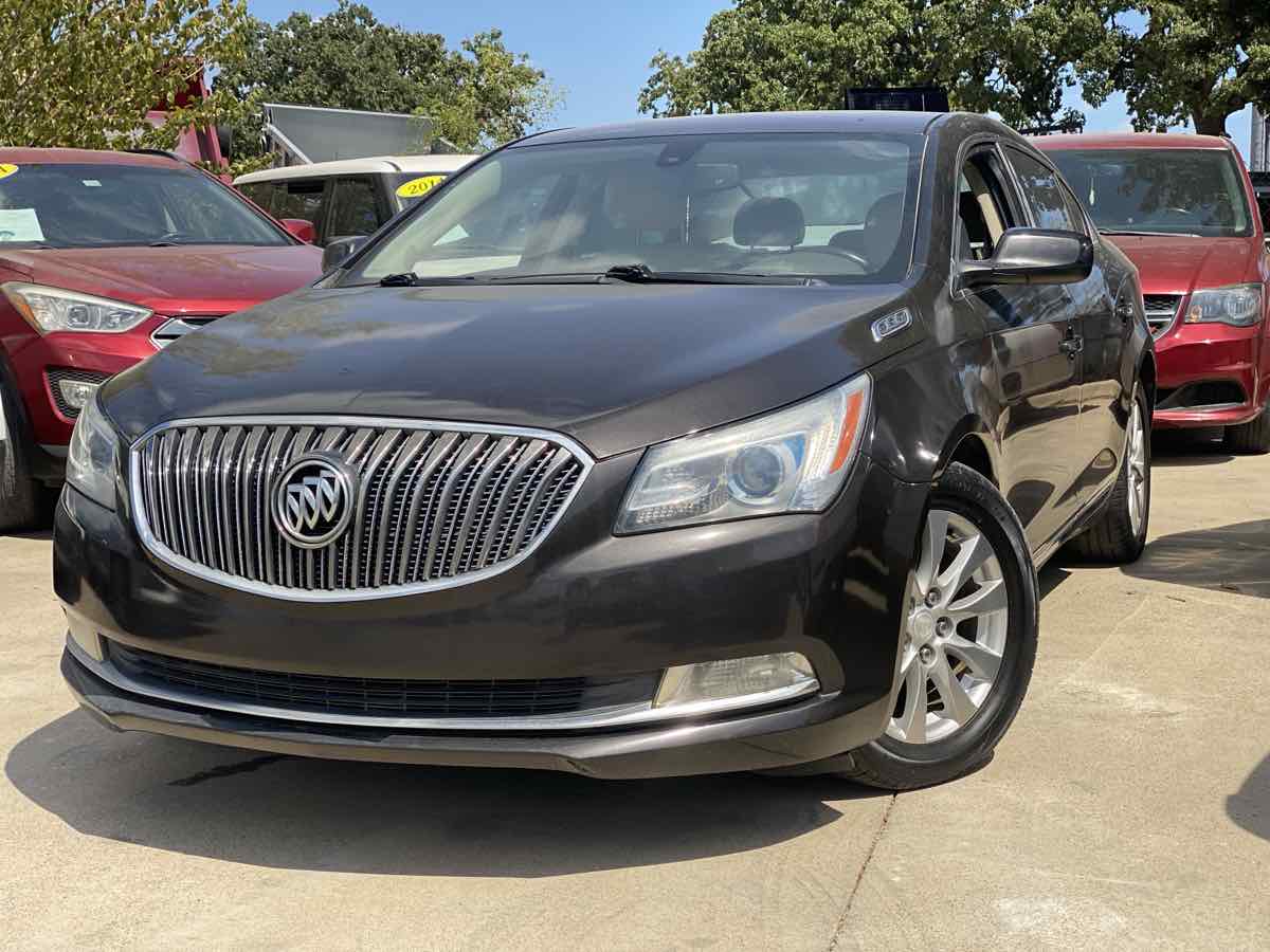 Photo 18 of this Buick LaCrosse