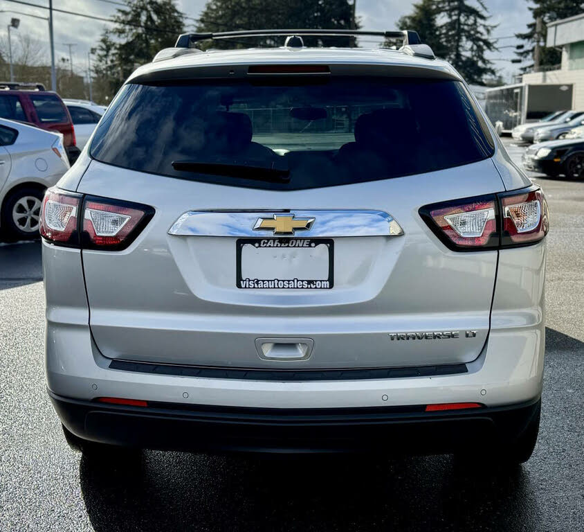 2016 Chevrolet Traverse 1LT photo 3