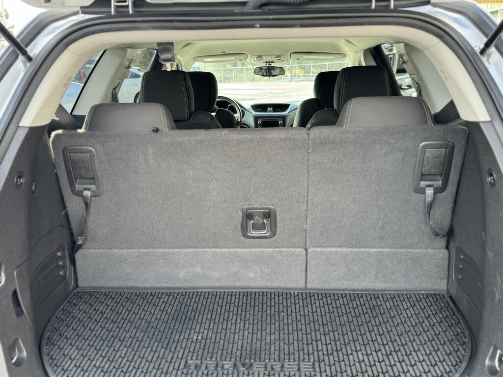2016 Chevrolet Traverse 1LT photo 4