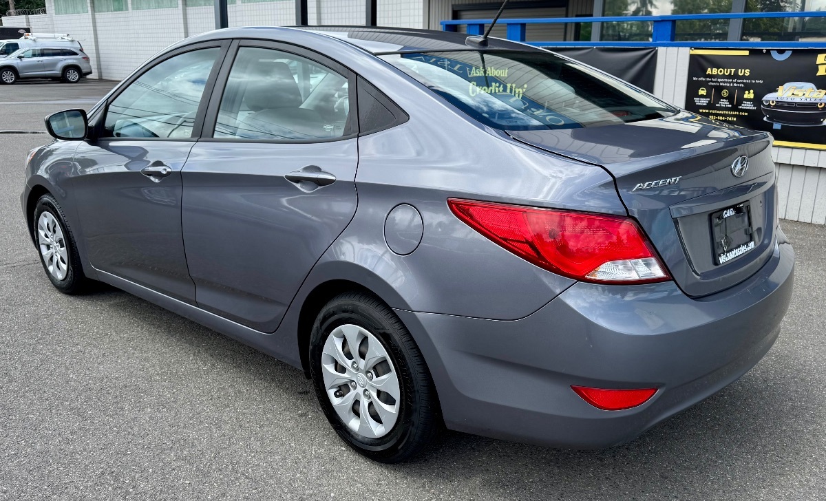 2017 Hyundai Accent SE photo 2