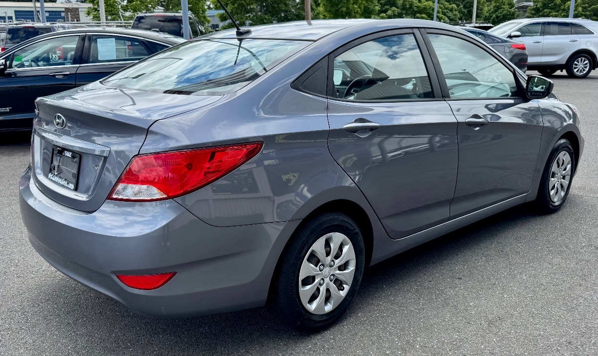 2017 Hyundai Accent SE photo 4