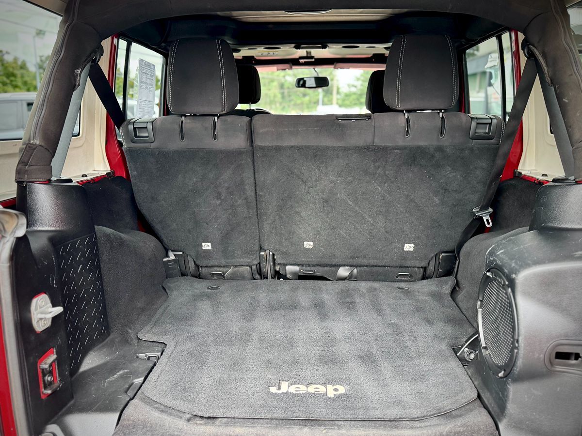 2013 Jeep Wrangler Unlimited Sahara photo 4