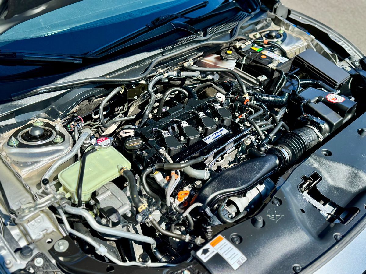 2018 Honda Civic Hatchback EX photo 4