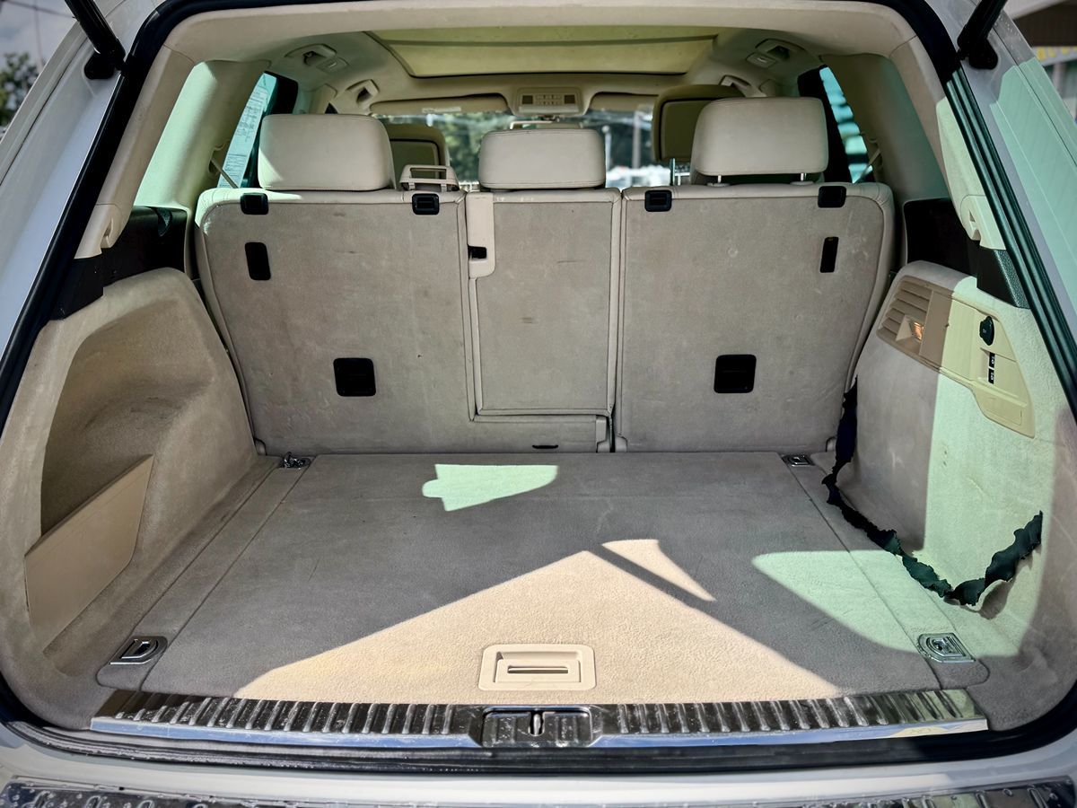 2011 Volkswagen Touareg Lux photo 4
