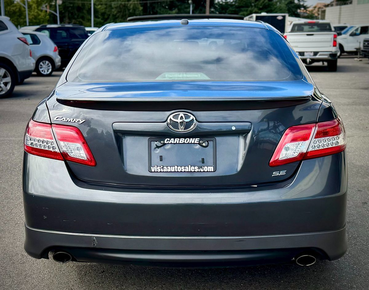 2011 Toyota Camry SE photo 3