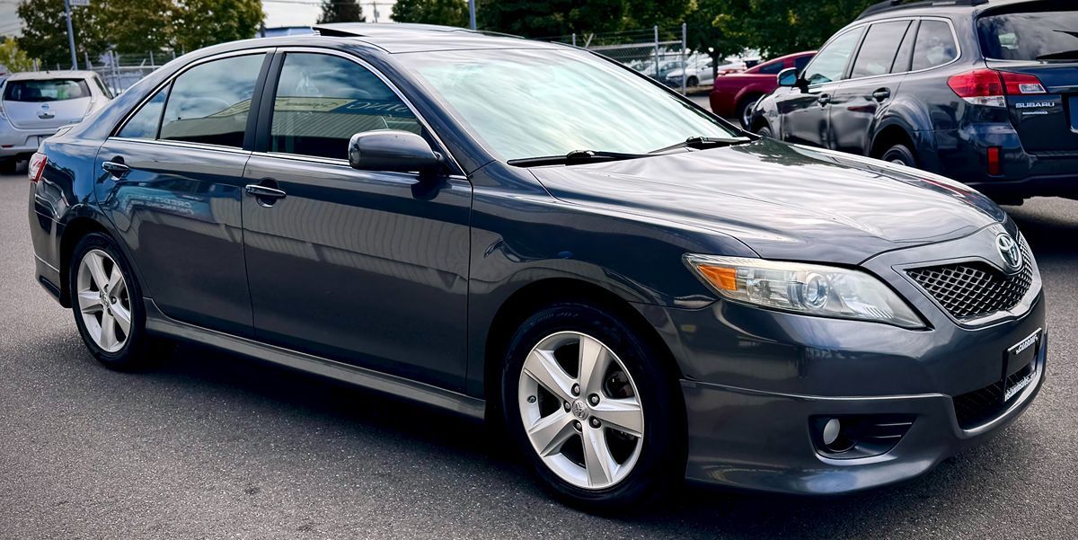2011 Toyota Camry SE photo 5