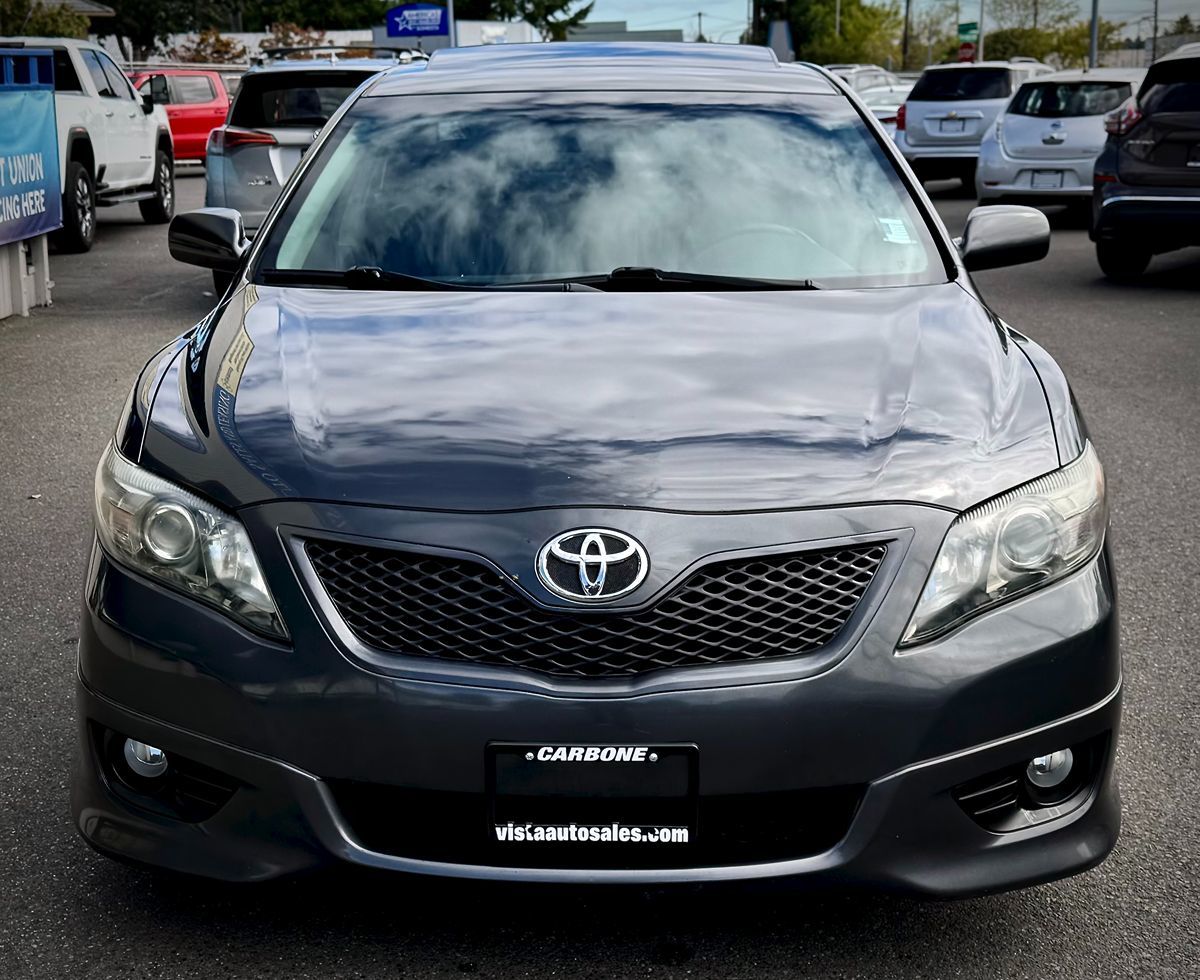 2011 Toyota Camry SE photo 6