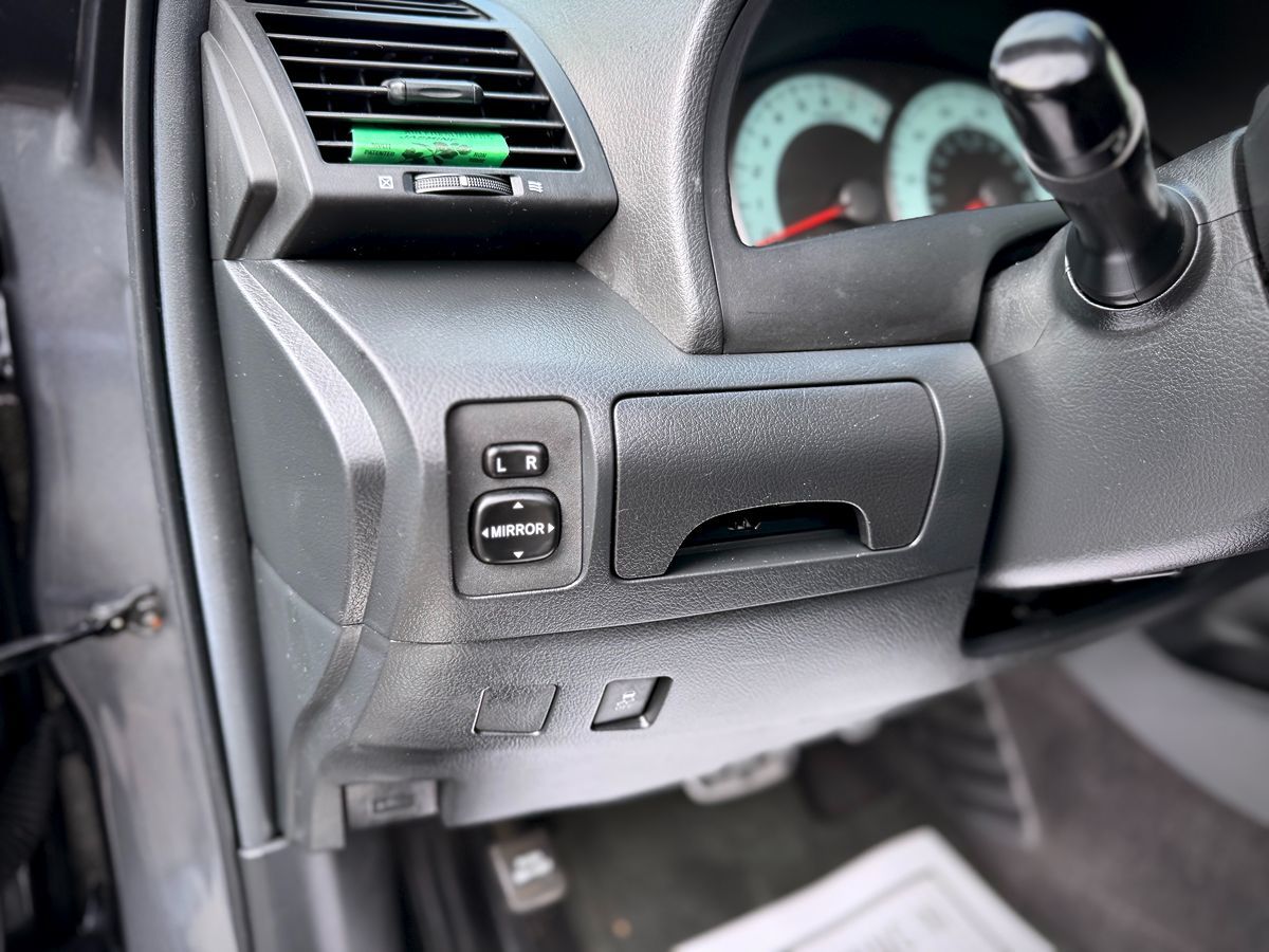 2011 Toyota Camry SE photo 11