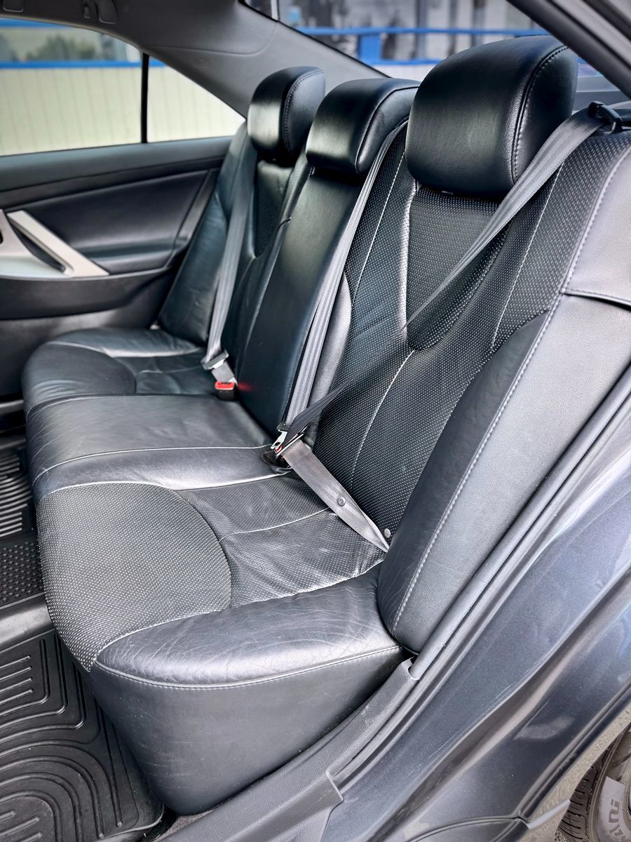 2011 Toyota Camry SE photo 13