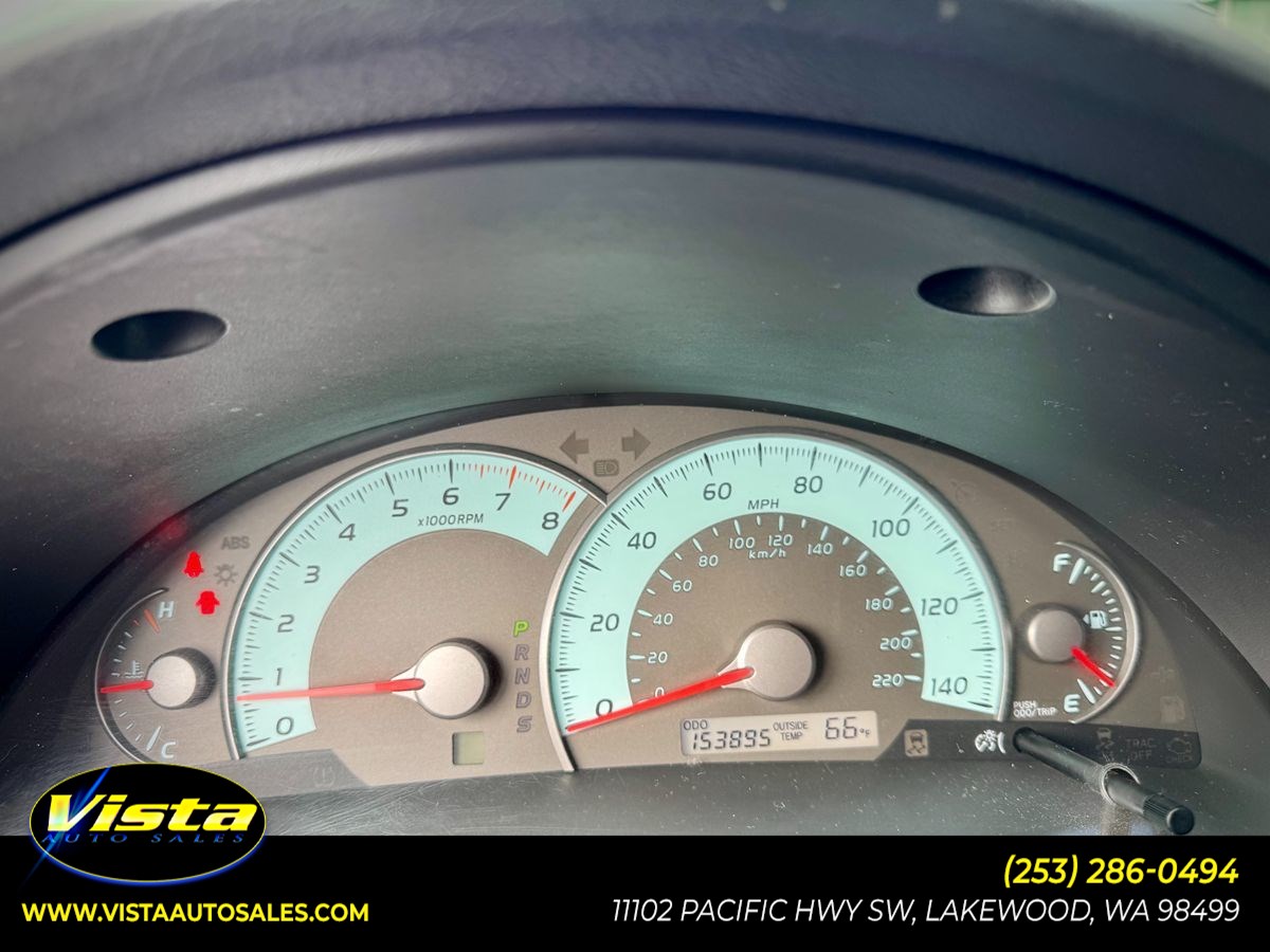 2011 Toyota Camry SE photo 22