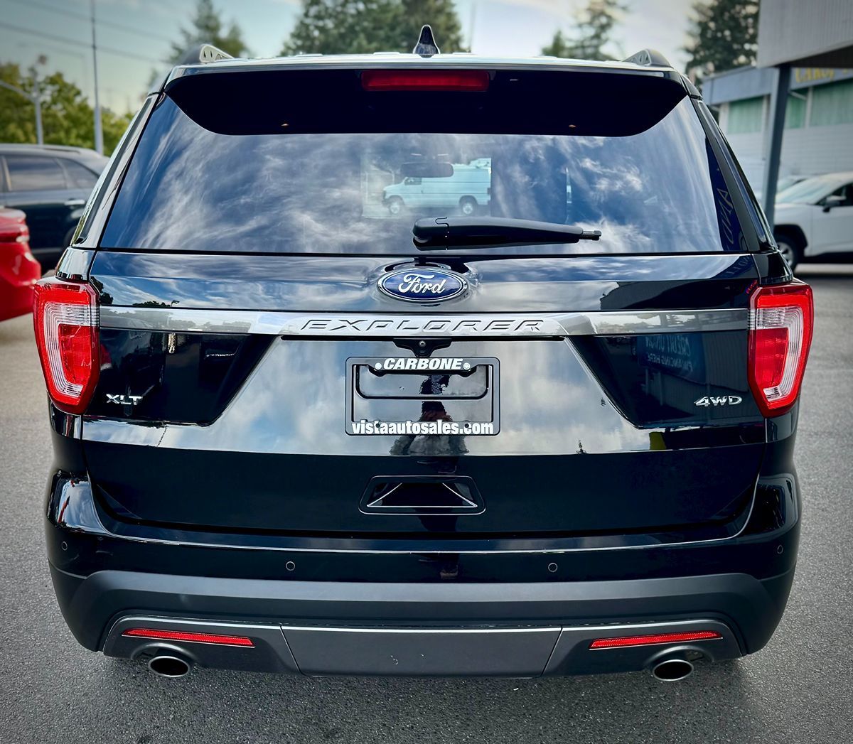 2017 Ford Explorer XLT photo 3