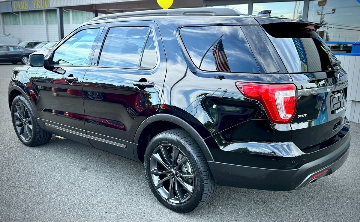 2017 Ford Explorer XLT photo 2