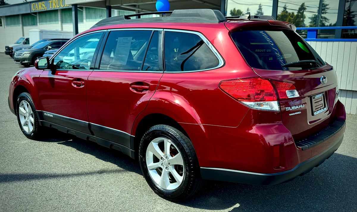 2014 Subaru Outback 2.5i Limited photo 2