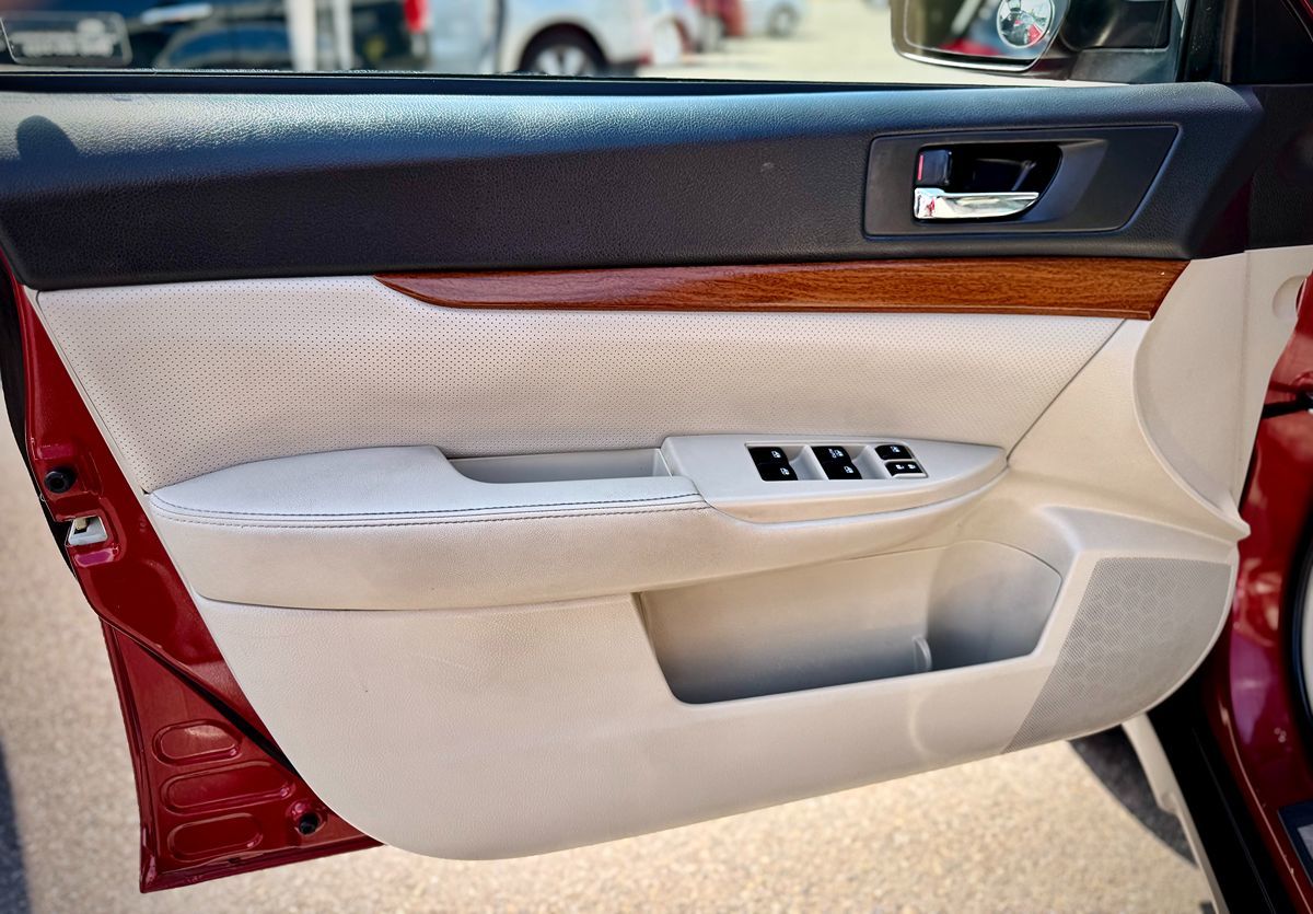 2014 Subaru Outback 2.5i Limited photo 11