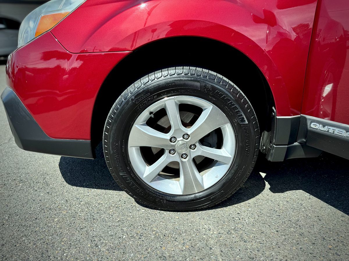 2014 Subaru Outback 2.5i Limited photo 10