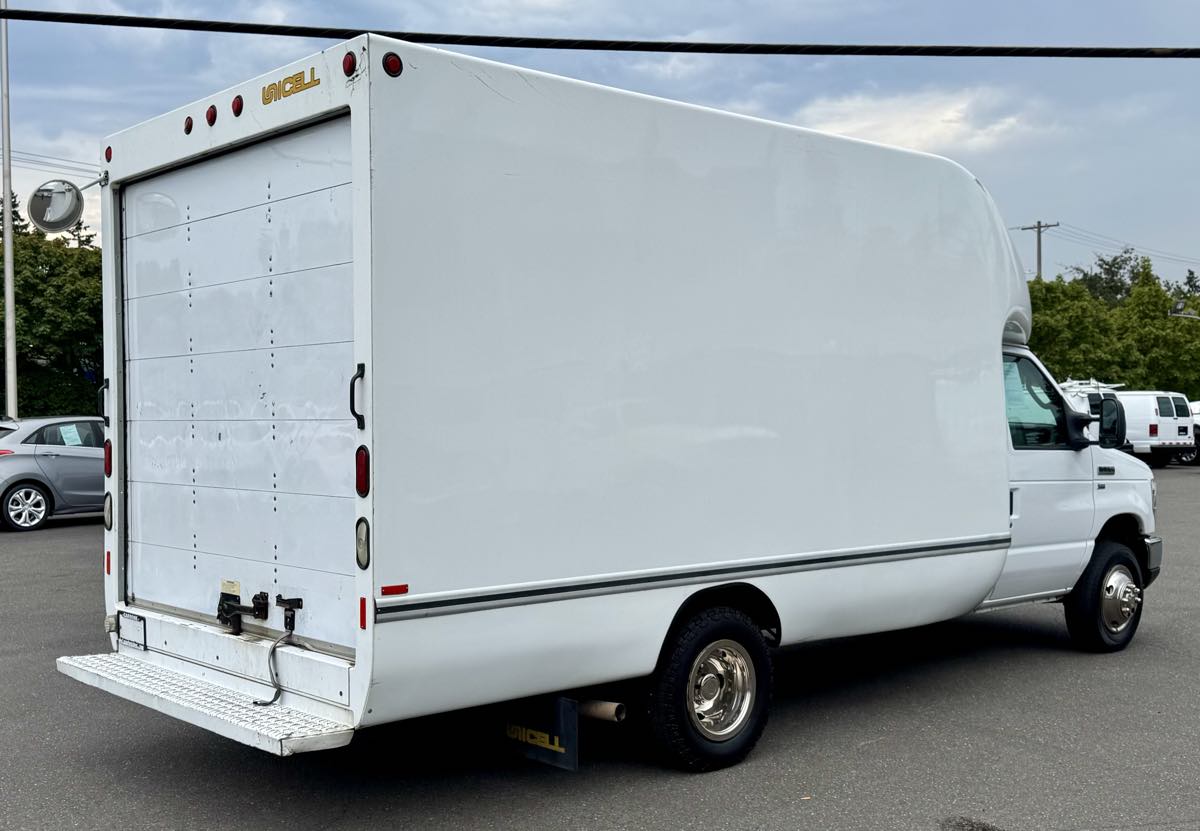 2010 Ford E-350 photo 3