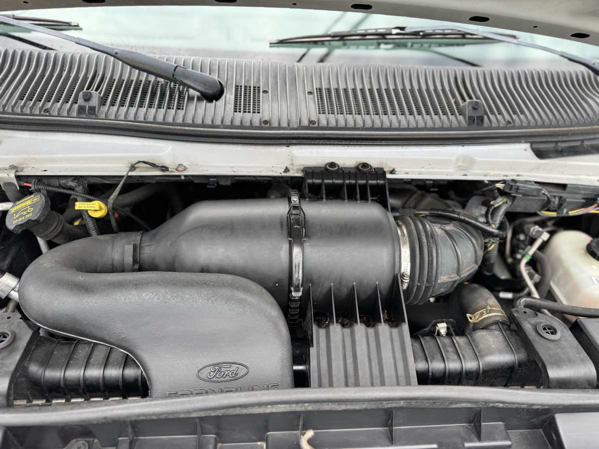 2010 Ford E-350 photo 6